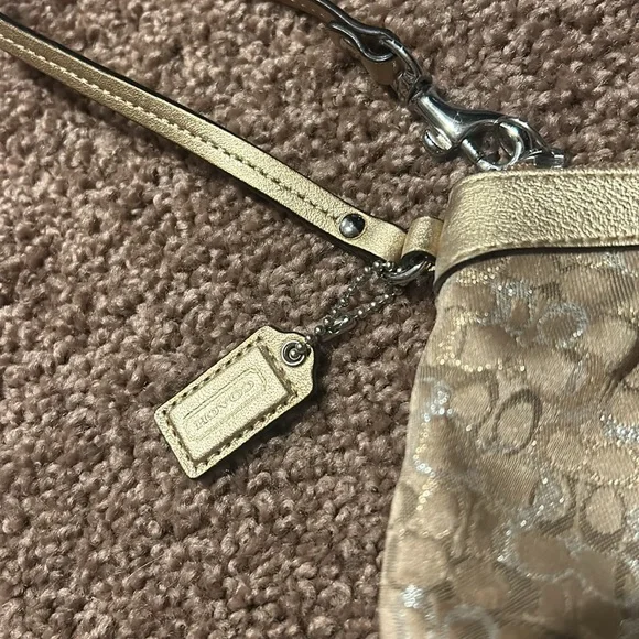 Coach wristlet - Picture 3 of 6